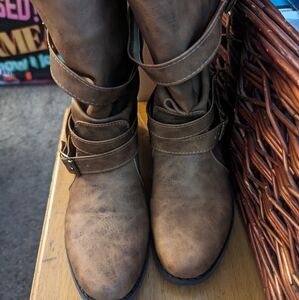 DUPLICATE LISTING! Cute ladies ankle/lower calf boots! Worn ONCE only!